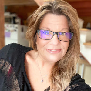 Meet your Posher, Deborah